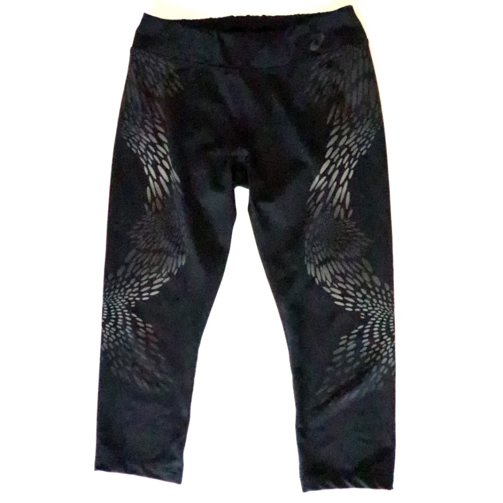Black Asics cropped leggings